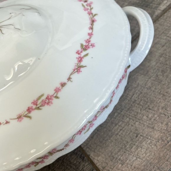 Victoria Austria Porcelain Floral Serving Bowl 9.5” Oval with Lid - Picture 7 of 9